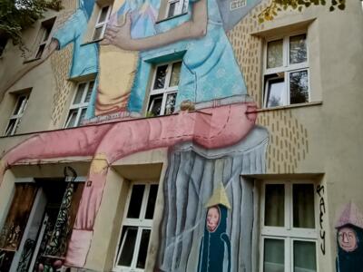 La figure haute comme la maison de M05K et Johanna Olga — Street art de M05K, Johanna Olga à Düsseldorf