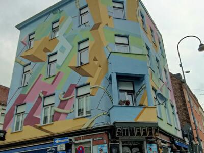 Stiefel, façade géométrique de Debug Visuals — Street art de Debug Visuals à Köln