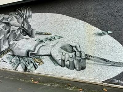 Hands, banknotes and a toothbrush, mural by Claudio Ethos — Street art by Claudio Ethos in Köln