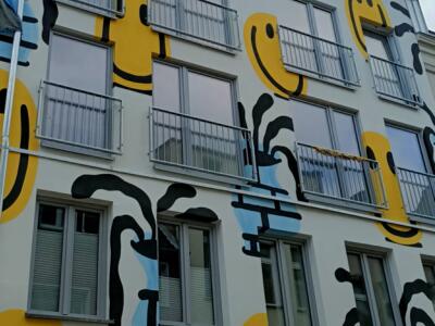 Smileys, the facade of yellow smiles — Street art by Marcel Kreuzer in Köln