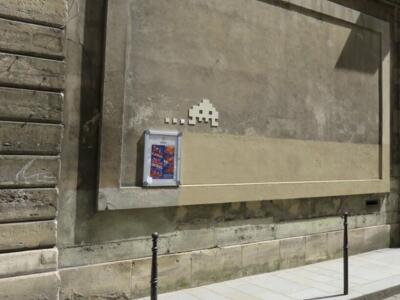 PA_35, Space Invader on Rue Pavée — Street art by Invader in Paris