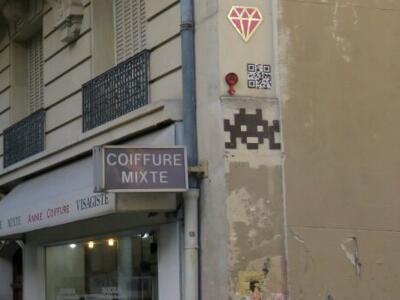 PA_81, Space Invader de la rue Saint-Maur — Street art de Invader, Le Diamantaire, Gzup à Paris