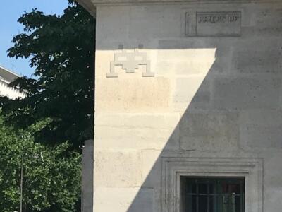 PA_127, Space Invader de l'avenue du Trône — Street art de Invader à Paris