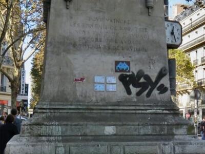 PA_46, Space Invader on the Danton Statue — Street art by Invader in Paris