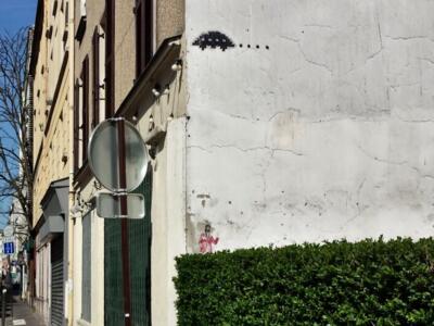 PA_131, Space Invader on Rue des Orteaux — Street art by Invader in Paris
