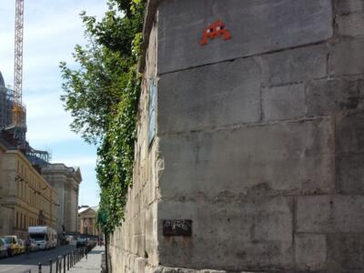 PA_157, Space Invader on Rue Descartes — Street art by Invader in Paris