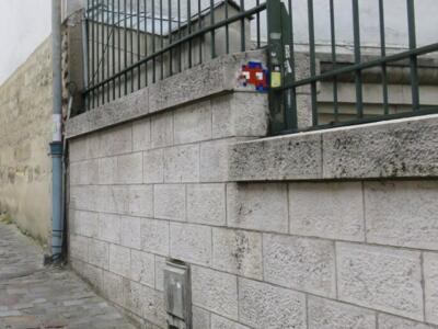 PA_169, Space Invader on Rue du Mont-Cenis — Street art by Invader in Paris