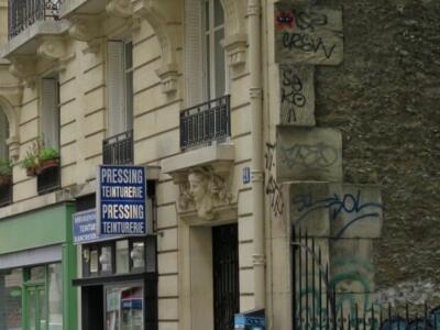PA_172, Space Invader on Rue Carpeaux — Street art by Invader in Paris