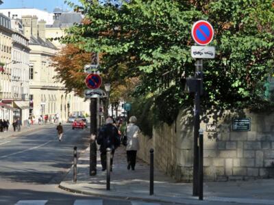 PA_322, Space Invader on Rue de Vaugirard — Street art by Invader in Paris
