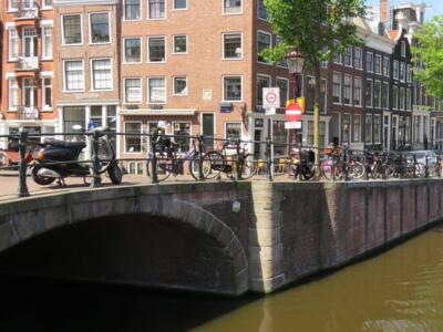 AMS_18, Space Invader de Prinsengracht — Street art de Invader à Amsterdam
