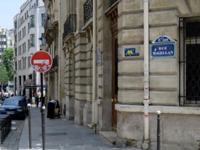 PA_236, Space Invader de la rue de Bassano — Street art de Invader à Paris
