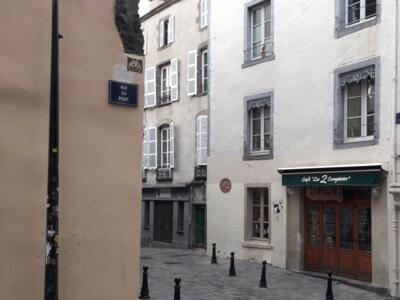 CLR_05, Space Invader on Rue du Port — Street art by Invader in Clermont-Ferrand