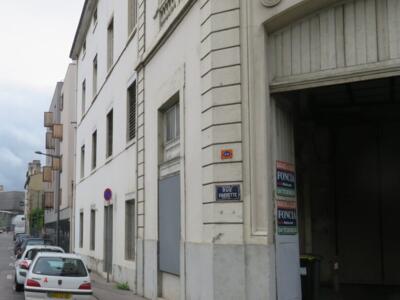 LY_32, Space Invader de la rue Roquette — Street art de Invader à Lyon