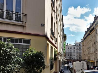PA_444, Space Invader on 66 Rue de l'Aqueduc — Street art by Invader in Paris