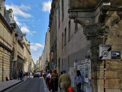 PA_482, Space Invader on 22 Rue Pavée — Street art by Invader in Paris