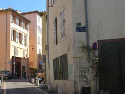 MARS_08, Space Invader on 16 Rue du Petit Puits — Street art by Invader in Marseille