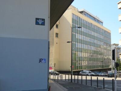MARS_10, Space Invader on 16 Rue Antoine Zattara — Street art by Invader in Marseille