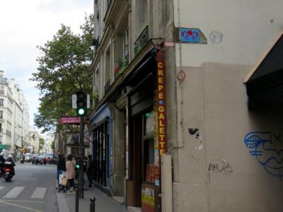 PA_702, Space Invader on 92 Rue de Charonne — Street art by Invader in Paris