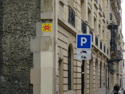 PA_735, Space Invader on 66 Rue du Rocher — Street art by Invader in Paris