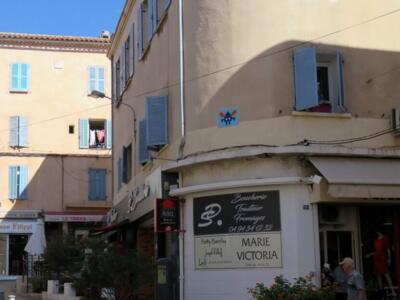 CAZ_02, Space Invader de la rue de la République — Street art de Invader à Bandol