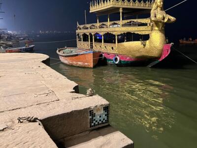 VRN_14, Space Invader on Banaras Ghat Road 221001 Varanasi — Street art by Invader in Varanasi