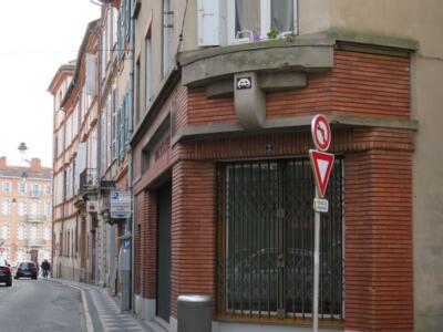 MTB_10, Space Invader on 8 Rue Porte du Moustier — Street art by Invader in Montauban