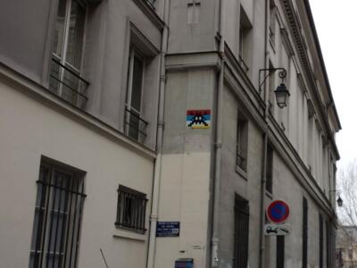 PA_880, Space Invader on 2 Rue de Beaune — Street art by Invader in Paris