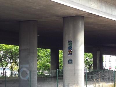 PA_895, Space Invader on Boulevard Périphérique Intérieur — Street art by Invader in Paris