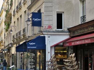 PA_978, Space Invader on 30 Rue Montorgueil — Street art by Invader in Paris
