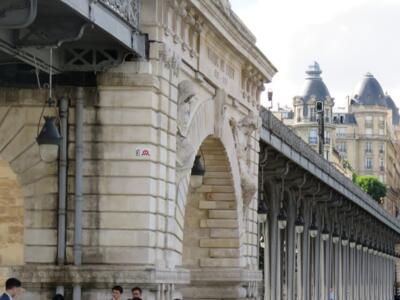 PA_966, Space Invader on Pont de Bir Hakeim — Street art by Invader in Paris