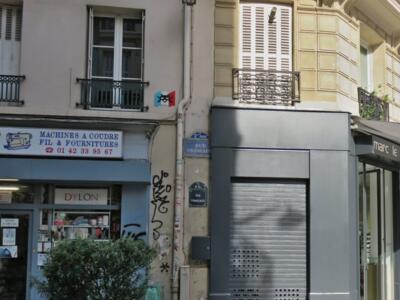 PA_919, Space Invader de la rue Française — Street art de Invader à Paris