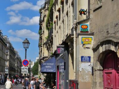 PA_1063, Space Invader on 28 Rue des Archives — Street art by Invader in Paris