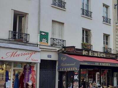 PA_1050, Space Invader on 191 Rue du Faubourg Poissonnière — Street art by Invader in Paris