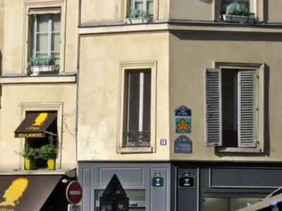 PA_1059, Space Invader on 56 Rue de Seine — Street art by Invader in Paris