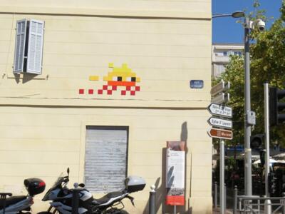 MARS_12, Space Invader de la place de Lenche — Street art de Invader à Marseille