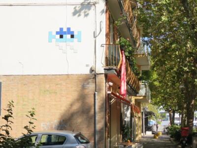 RA_24, Space Invader de Viale dei Mille — Street art de Invader à Ravenna