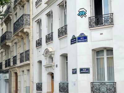 PA_1168, Space Invader on 1 rue Verniquet — Street art by Invader in Paris