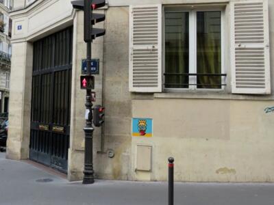 PA_1176, Space Invader on 5 rue Rodier — Street art by Invader in Paris