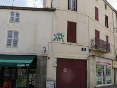 CLR_16, Space Invader de la place de la Fontaine — Street art de Invader à Clermont-Ferrand