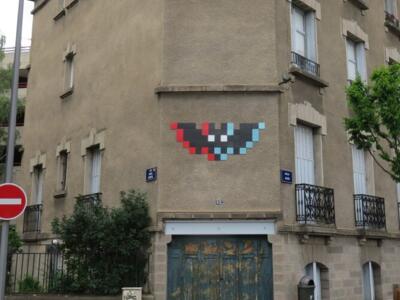 CLR_20, Space Invader on Avenue Julien — Street art by Invader in Clermont-Ferrand