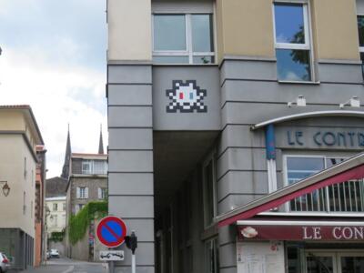 CLR_22, Space Invader on Rue de l'Oratoire — Street art by Invader in Clermont-Ferrand