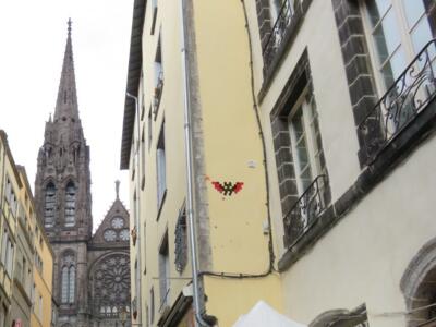 CLR_24, Space Invader de la rue des Gras — Street art de Invader à Clermont-Ferrand