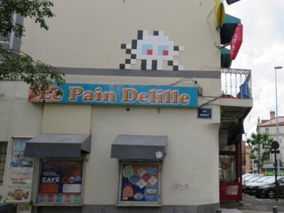 CLR_28, Space Invader de la place Delille — Street art de Invader à Clermont-Ferrand