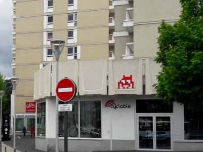 CLR_34, Space Invader on Avenue Vercingétorix — Street art by Invader in Clermont-Ferrand