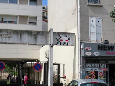 PA_1204, Space Invader de la rue d'Avron — Street art de Invader à Paris