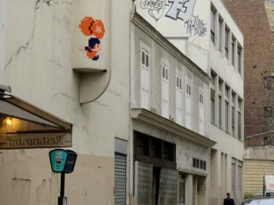 PA_1232, Space Invader on 102 rue du Mont Cenis — Street art by Invader in Paris