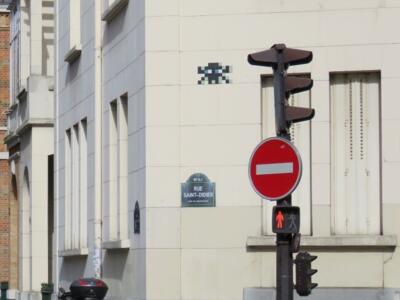 PA_1252, Space Invader on 46 Avenue Raymond Poincaré — Street art by Invader in Paris