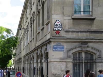 PA_1275, Space Invader on 12 place d'Anvers — Street art by Invader in Paris