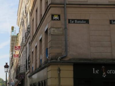 VRS_08, Space Invader de la rue du Vieux Versailles — Street art de Invader à Versailles