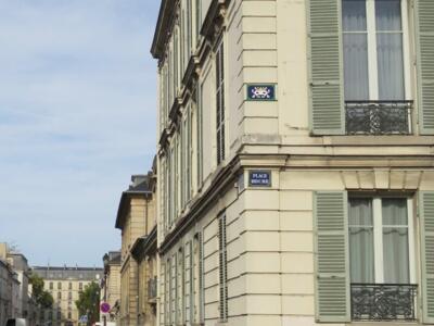 VRS_12, Space Invader on 1 place Hoche — Street art by Invader in Versailles